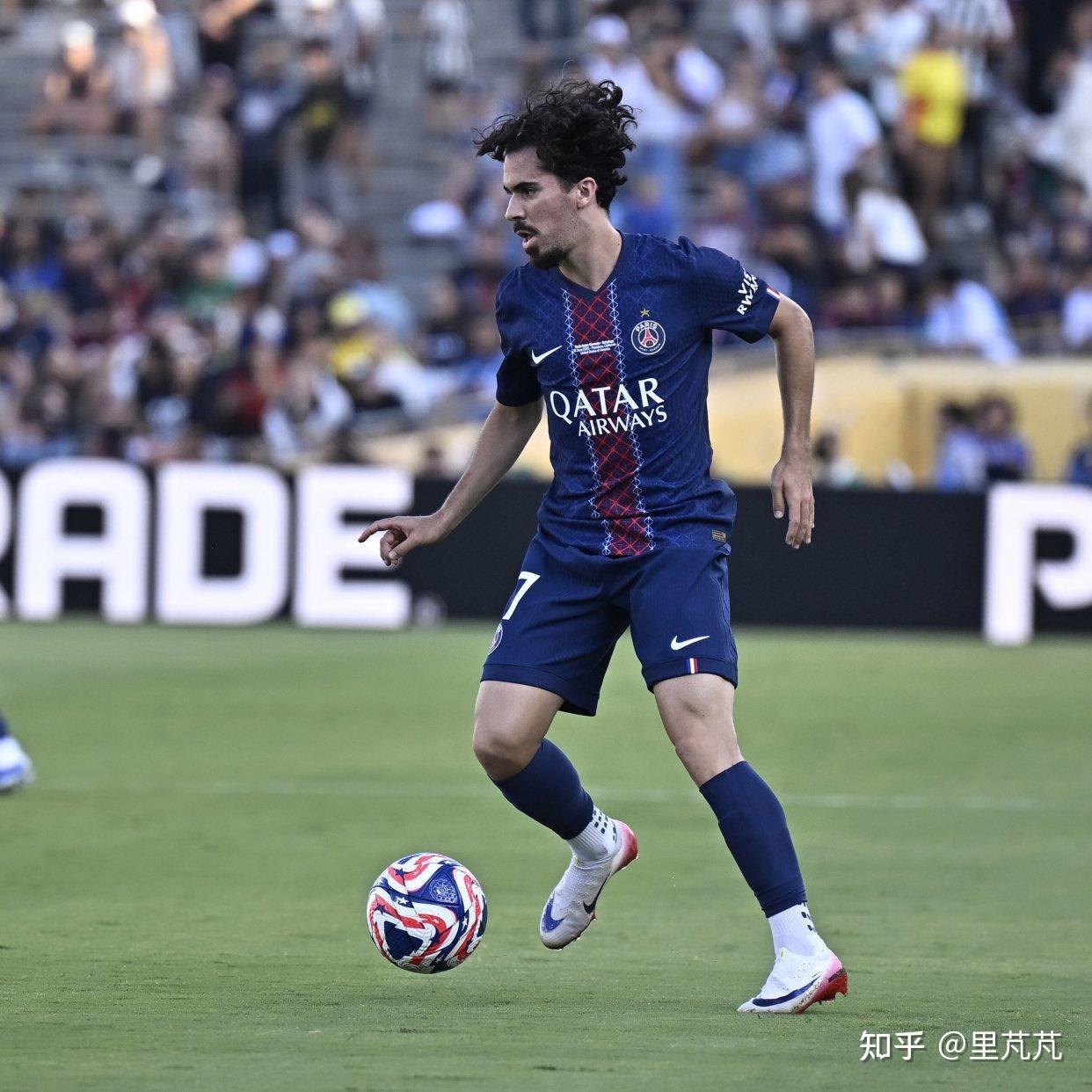 开云TheShy遭遇十二持续失利，巴黎圣日耳曼教练压力巨大！赛场气氛高涨的简单介绍